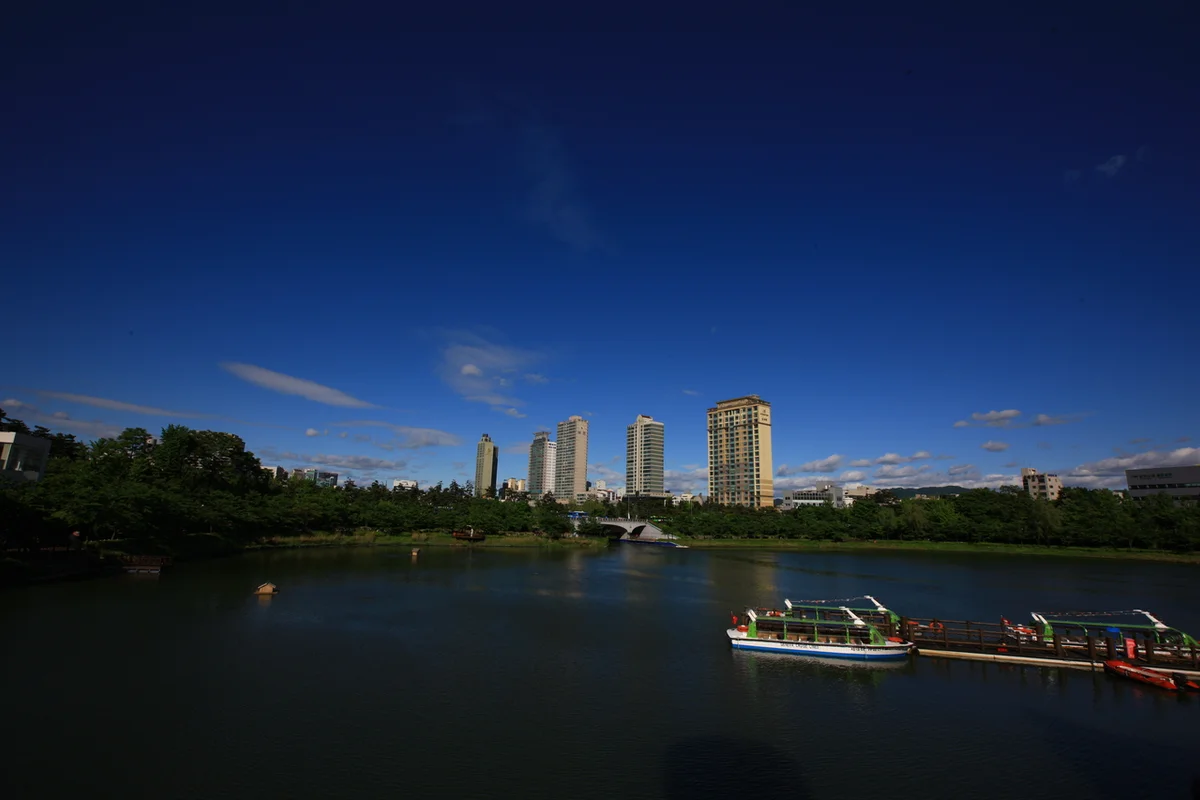 석촌호수 벚꽃축제 2026 완벽 가이드: 개화시기부터 주차, 주변 명소까지!